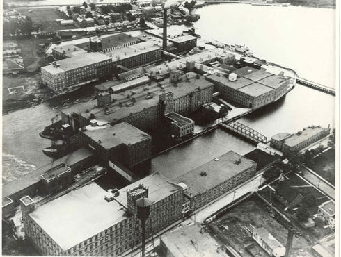 An aerial view of the Montreal Cotton in 1900