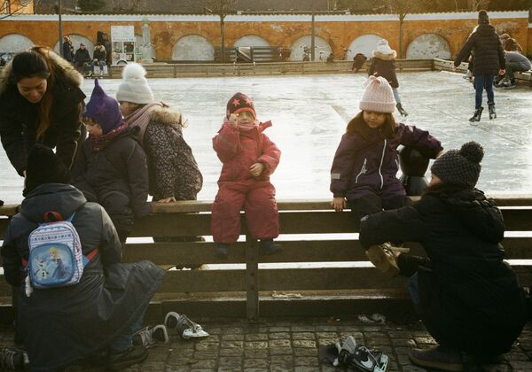 ice-skate-family