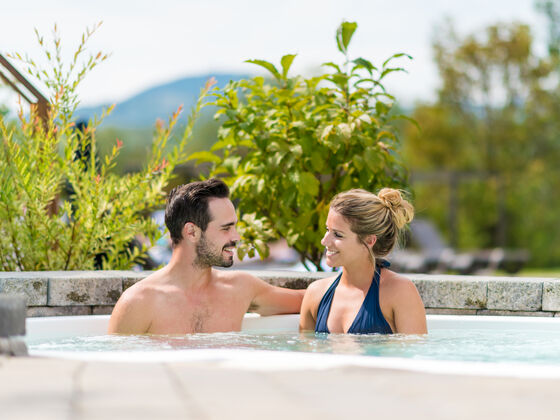 Estrimont Suites & Spa couple in the spa