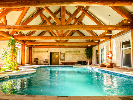 Indoor swimming pool Auberge du Lac Taureau