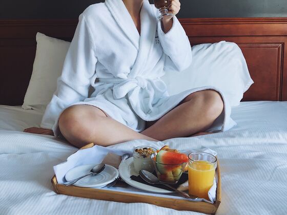 Hôtel Château Joliette - breakfast in bed