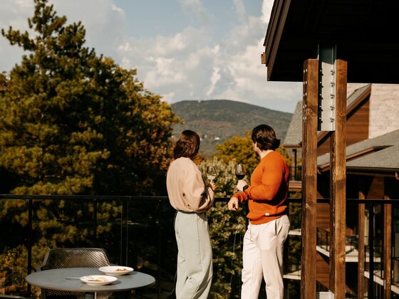 Entourage-sur-le-Lac Resort - Québec - Couple - Autumn
