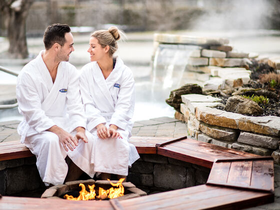 Estrimont Suites & Spa Eastern Townships - couple with outdoor fireplace
