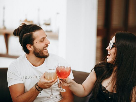  Hôtel Château Laurier Québec - Couple getting apero