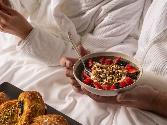 Hôtel Saint-Sulpice - Montréal - breakfast in bed