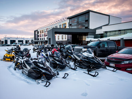 Hôtel Levesque - snowmobile parking