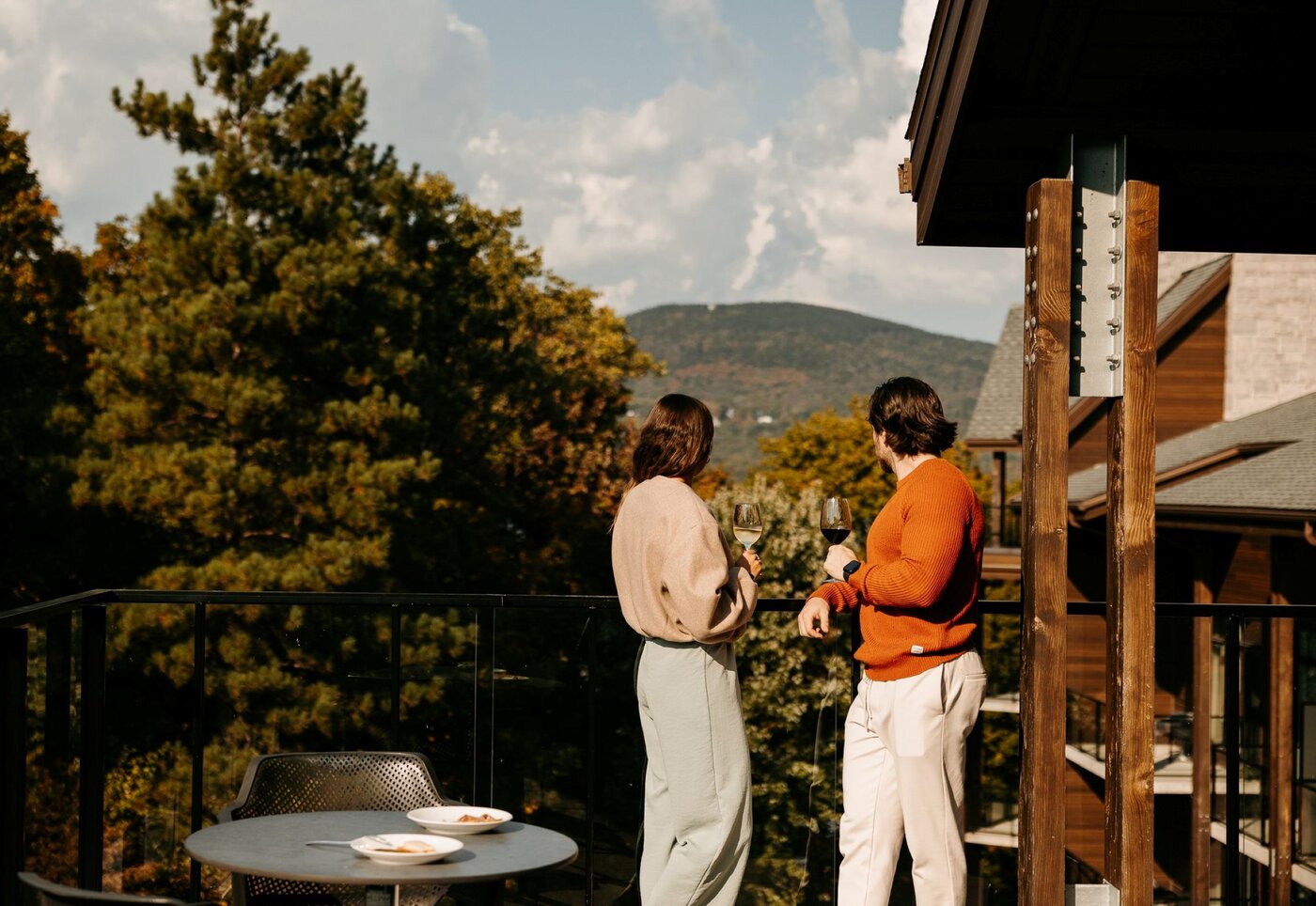 Entourage-sur-le-Lac Resort - Québec - Couple - Autumn