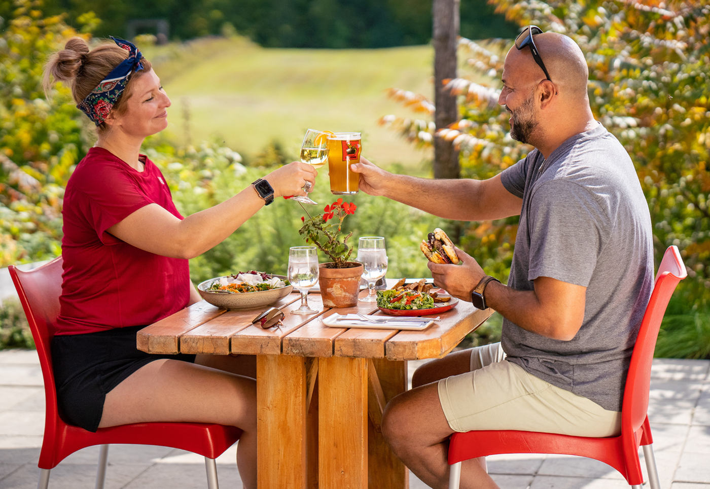 Le Baluchon Éco-villégiature couple terrasse