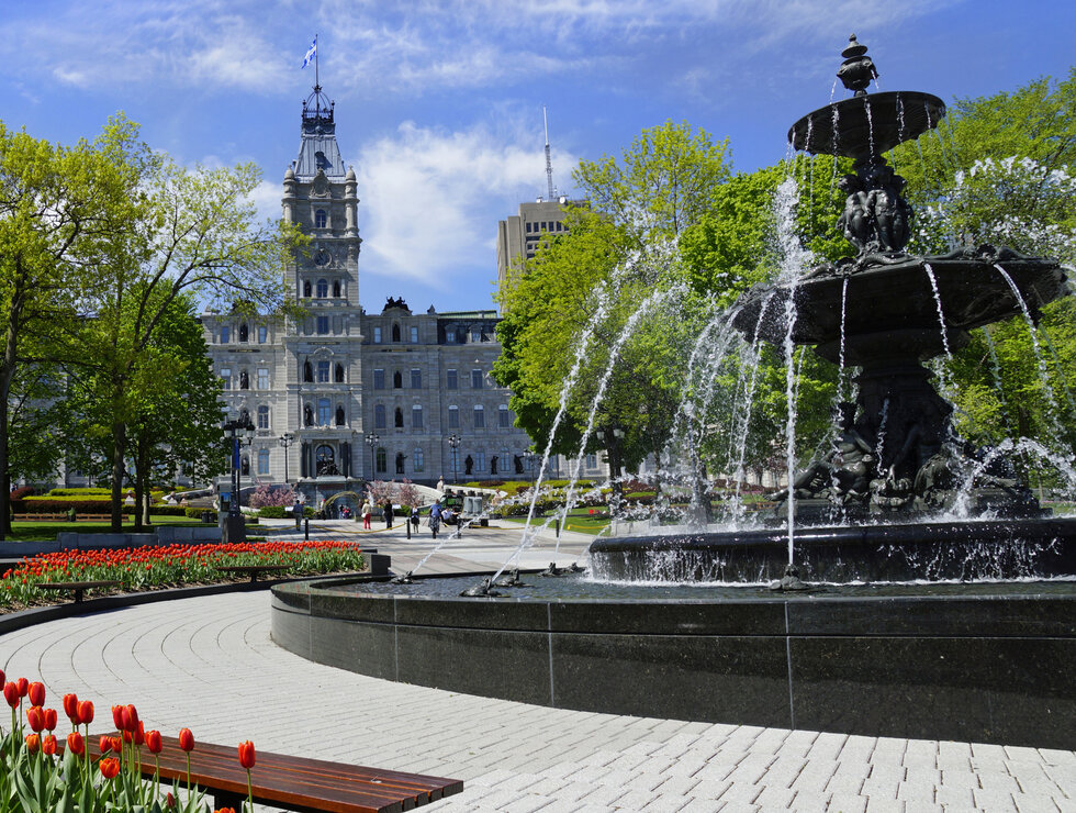 Hôtel Château Laurier Québec parlement et fontaine de tourny