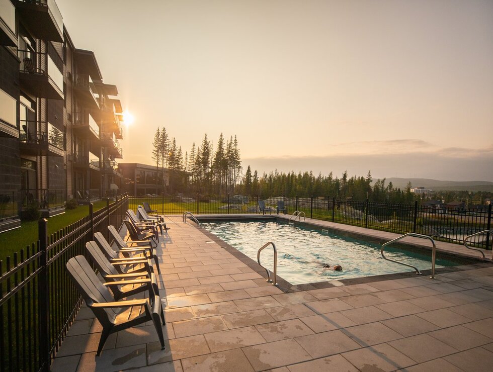 Hôtel du Domaine Chaudière-Appalaches outdoor pool