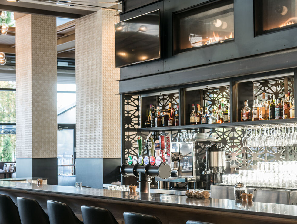 Entourage sur-le-Lac Resort Québec bar