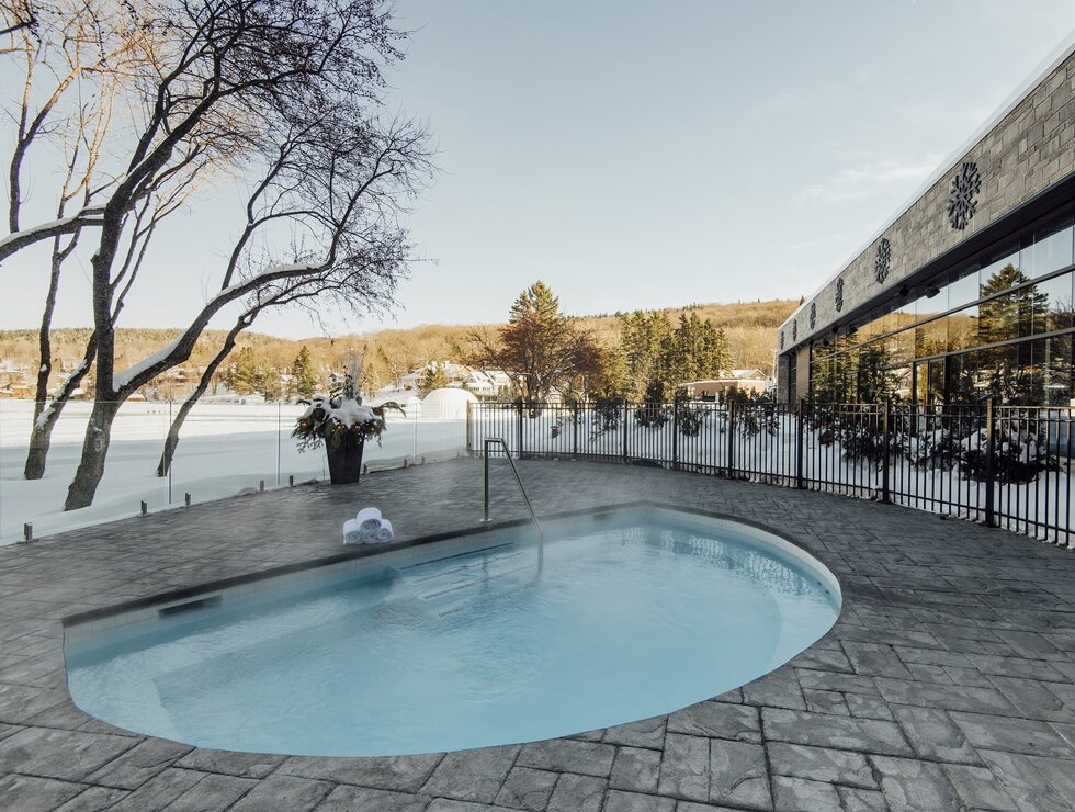 Entourage sur-le-Lac Resort Québec jaccuzi extérieur