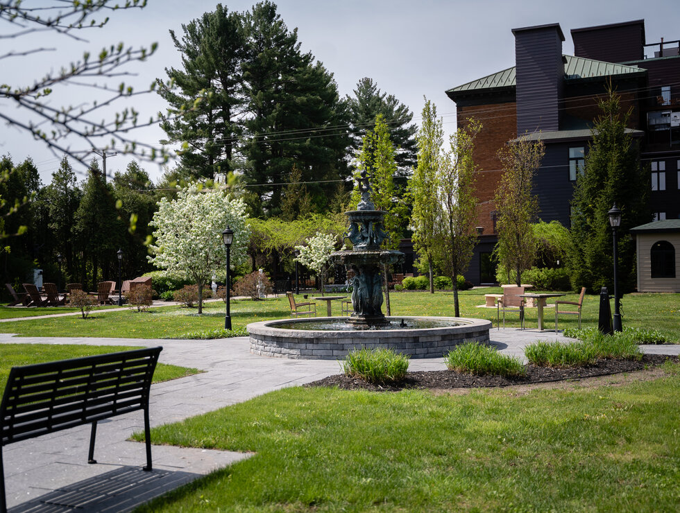 Hôtel Montfort Nicolet Centre-du-Québec gardens