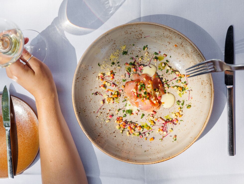 Hôtel-musée-premières-nations-origine-facade-été