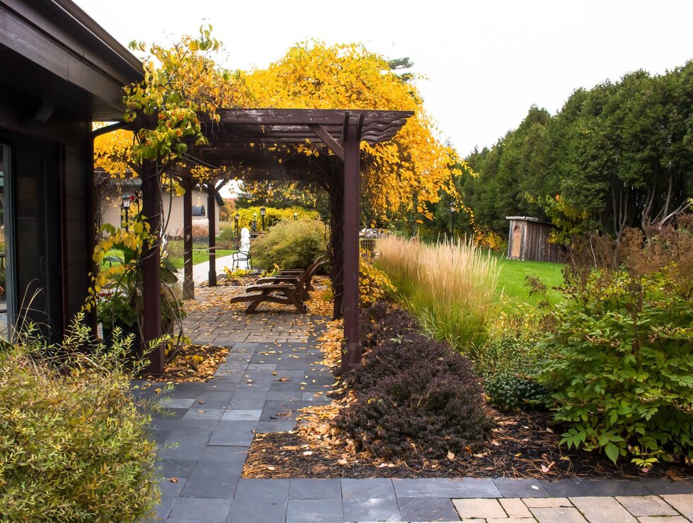 Hôtel Montfort Nicolet Centre-du-Québec gardens