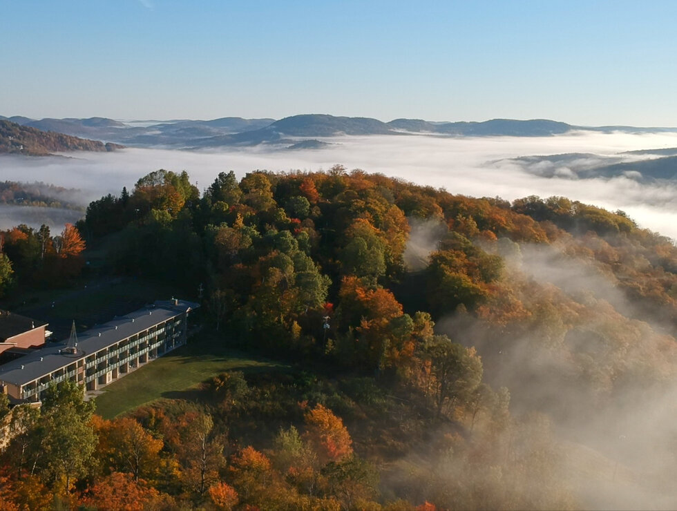 Hôtel & Spa Mont Gabriel Laurentides extérieur en automne