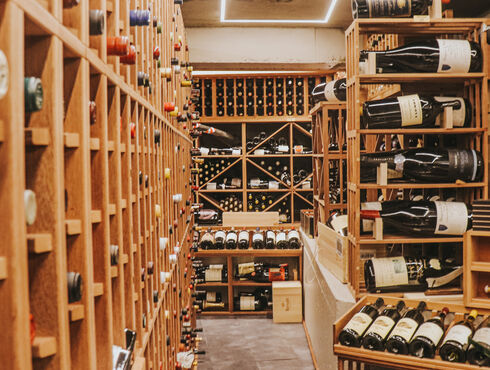 Hôtel Rive Gauche Montérégie wine cellar