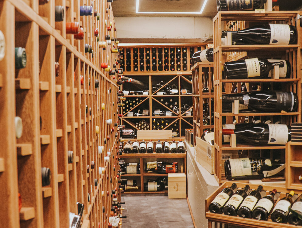 Hôtel Rive Gauche Montérégie wine cellar