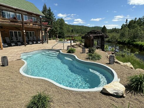 Auberge du Vieux Moulin Lanaudière outdoor spa