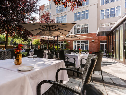 Le Saint-Sulpice Hôtel Montréal terrasse