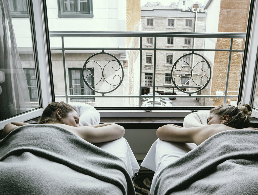 Le Saint-Sulpice Hôtel Montréal romantic room massage
