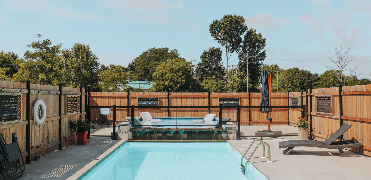 Hôtel Rive Gauche Montérégie piscine