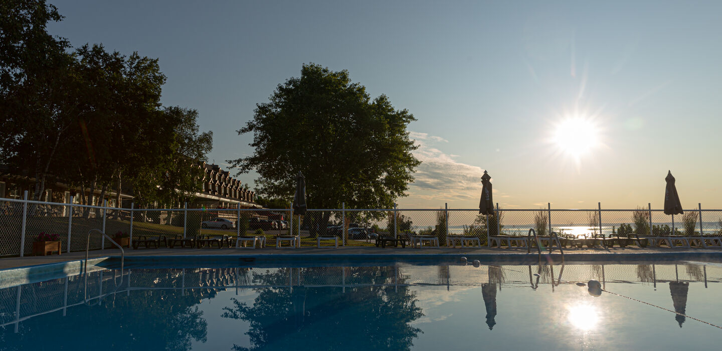 Hôtel Cap-aux-Pierres Charlevoix pool