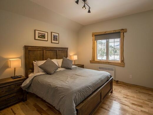 Auberge du Vieux Moulin Lanaudière Luxurious suite with living room, kitchen, wood fireplace and 2 private bedrooms